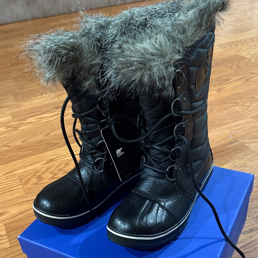Sorel Black Winter Boots with Gray Faux Fur